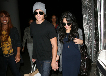 vanessa-hudgens-zac-efron-shop-holding-hands.jpg