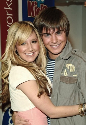 ashley-tisdale-and-zac-efron.jpg